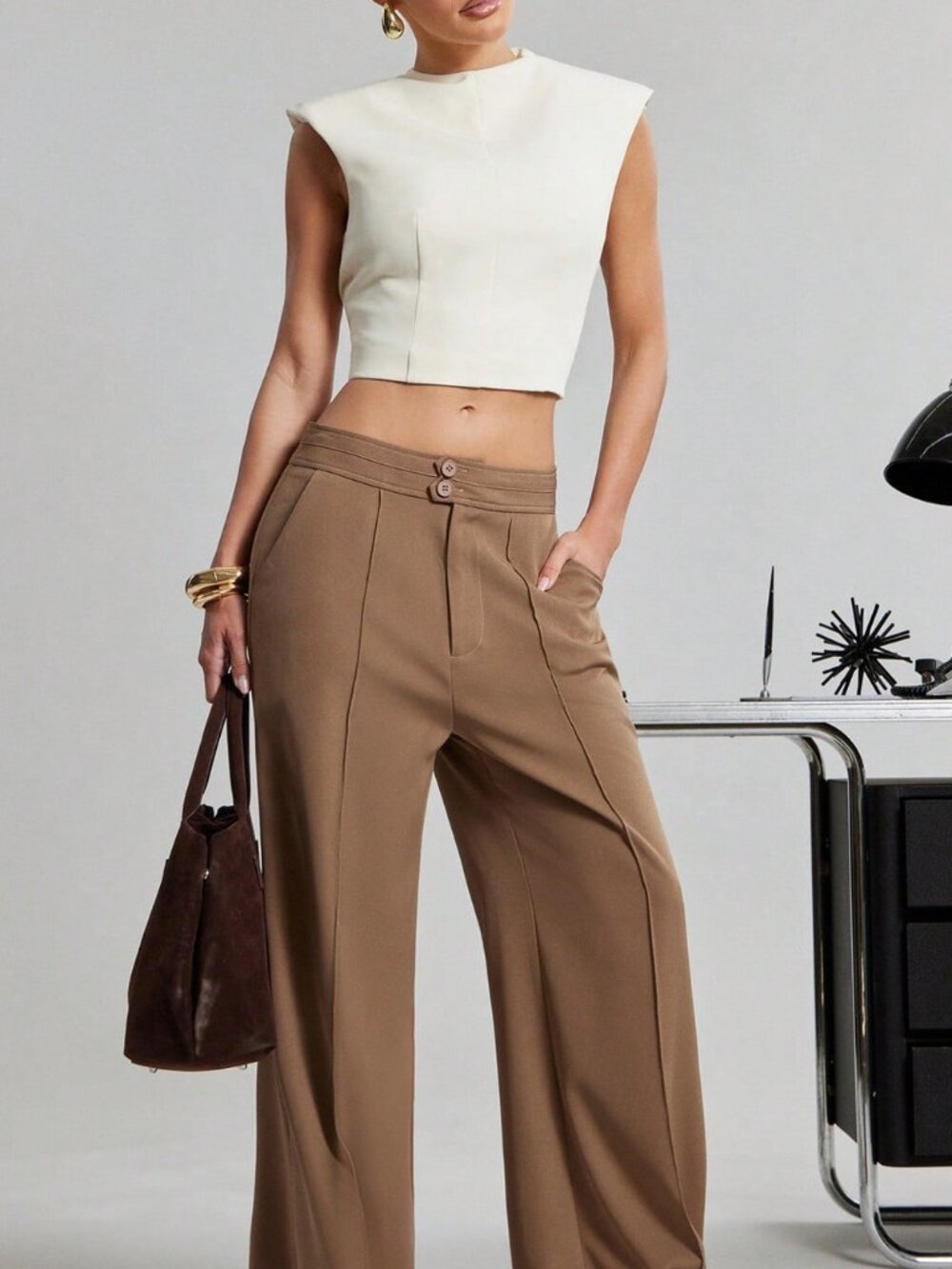 Apricot Sexy Women's Backless Sleeveless Top with Collar and Metal Closure - Picture 3 of 5